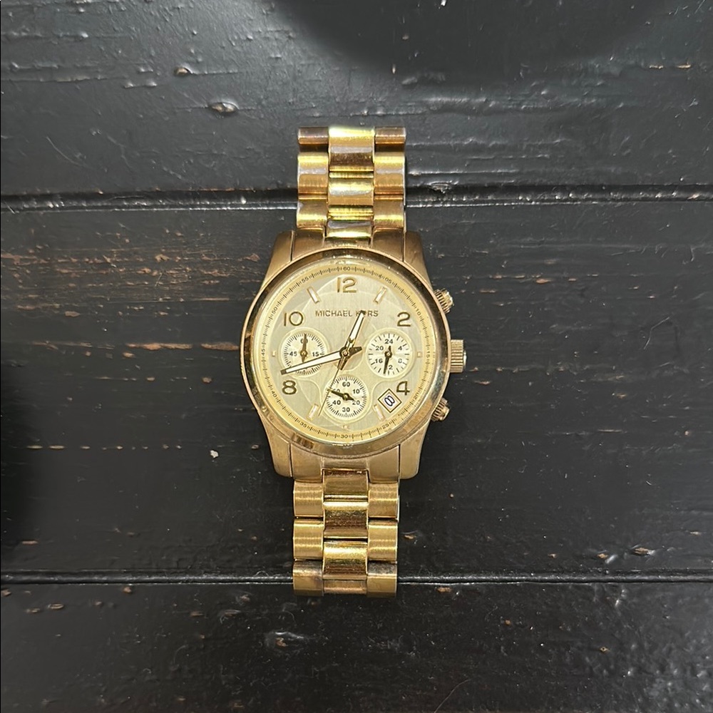 Michael Kors Gold Luxury Watch Elegant Design